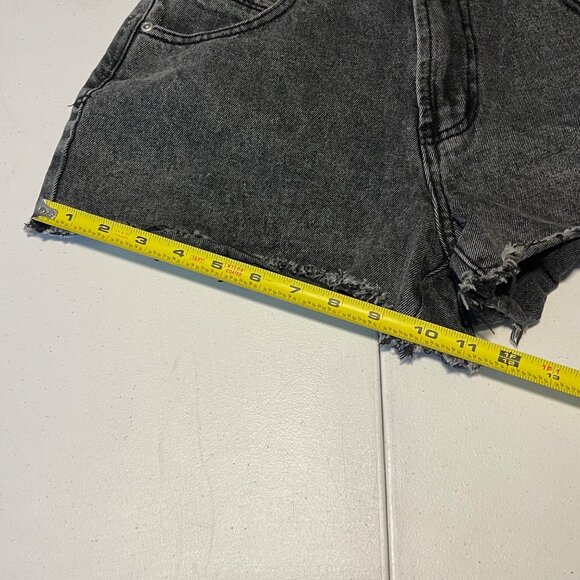 Zoe High-Waisted Black Denim Frayed Hem Distressed Shorts Size 5 - Picture 7 of 7